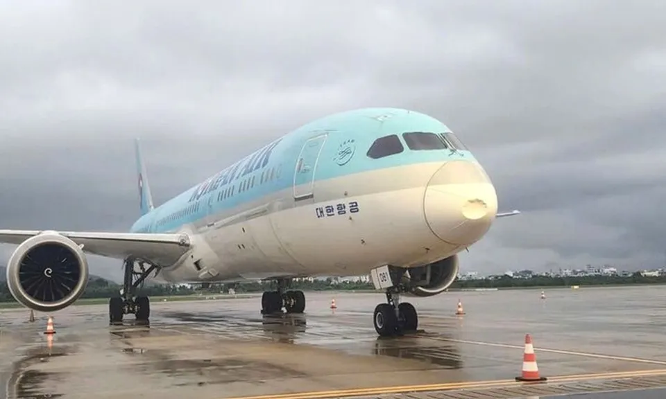 Chim trời va móp đầu, máy bay Korean Air phải nằm chờ sửa tại sân bay Đà Nẵng