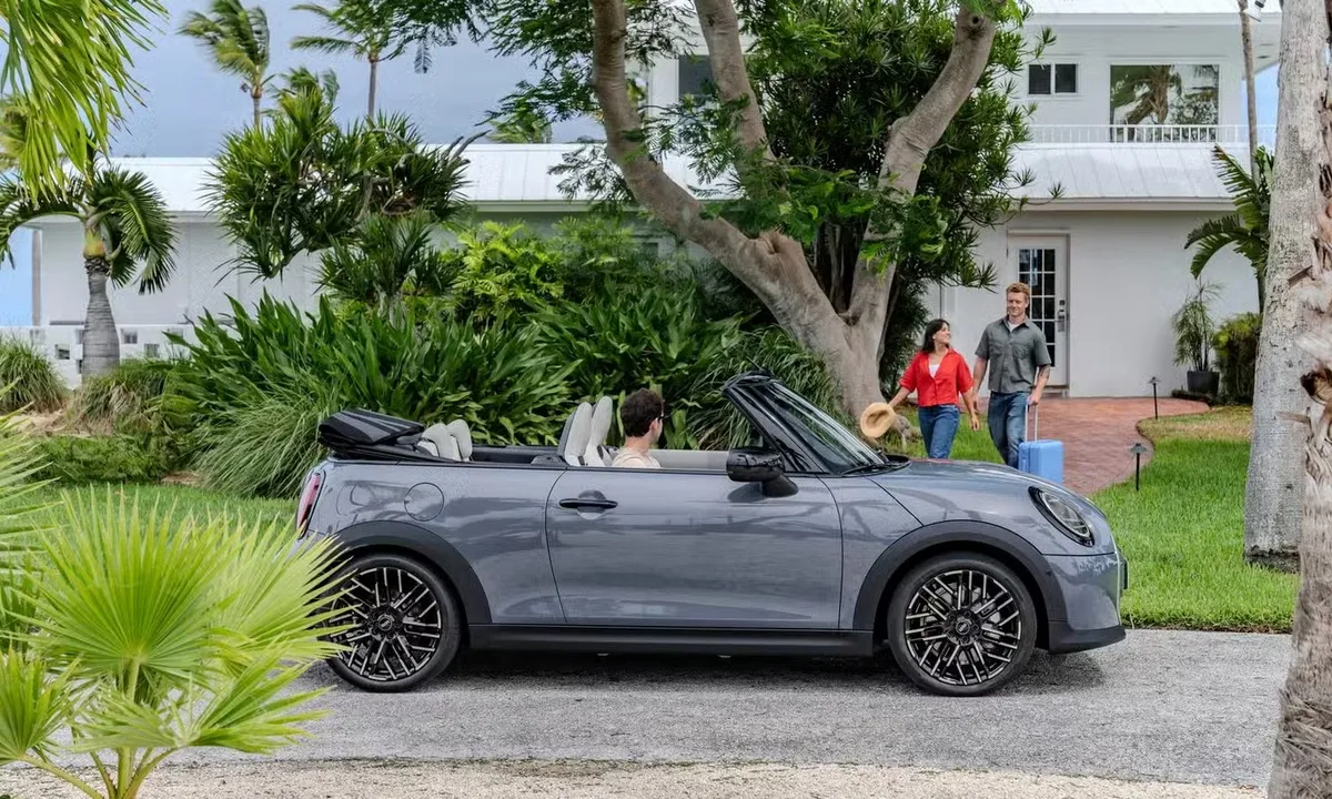 Mini Cooper Convertible 2025 ra mắt tại Mỹ, giá từ 34.000 USD