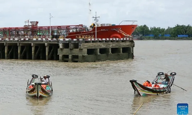 Lật phà chở khách tại Myanmar: Ít nhất 8 người thiệt mạng, 18 người mất tích