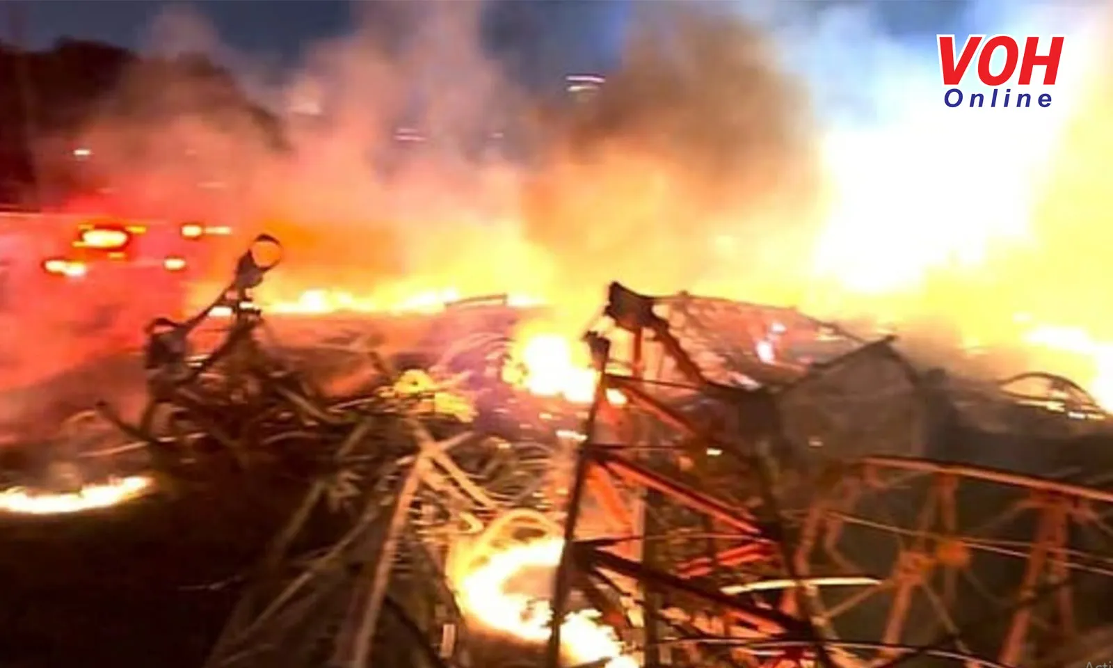 Trực thăng lao thẳng vào tháp viễn thông ở Mỹ, nhiều người tử vong