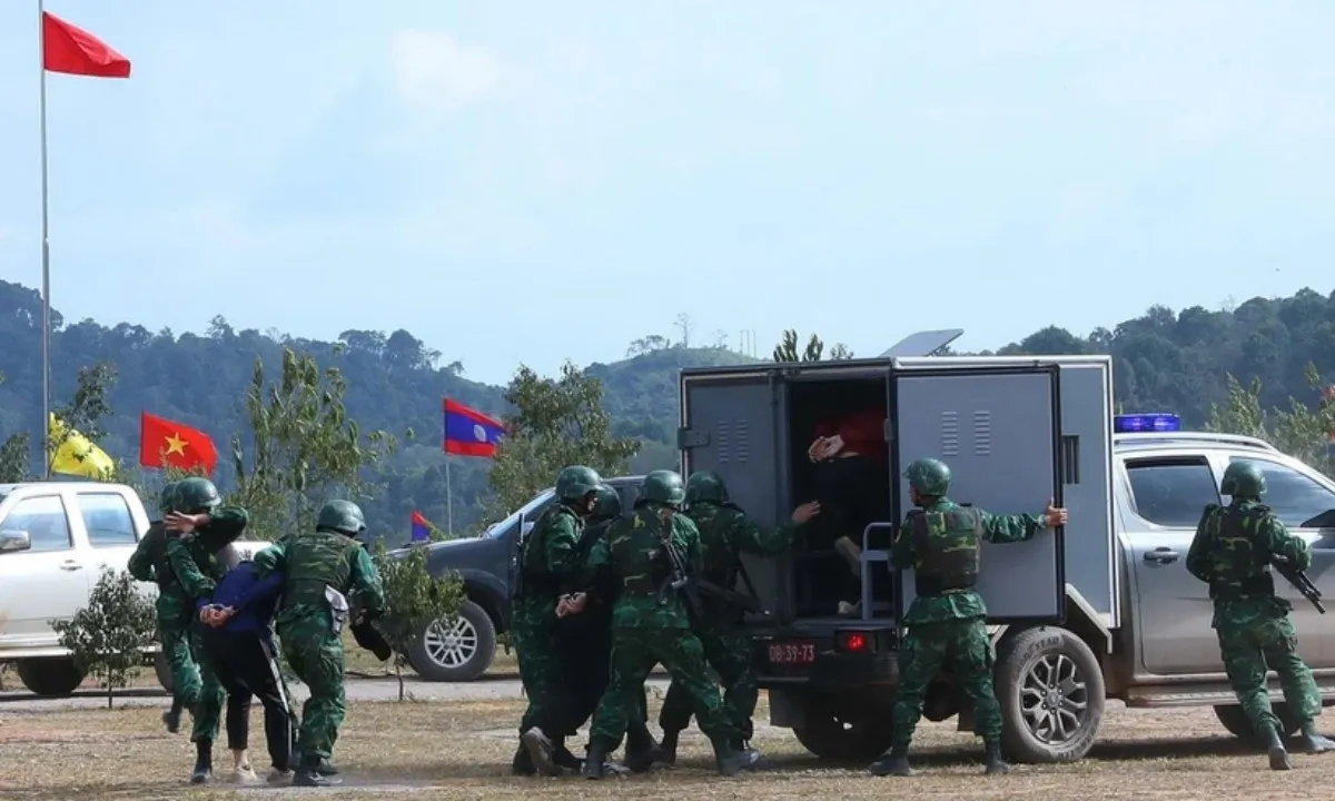 Quân đội Việt Nam - Lào diễn tập liên hợp bắt tội phạm ma túy qua biên giới