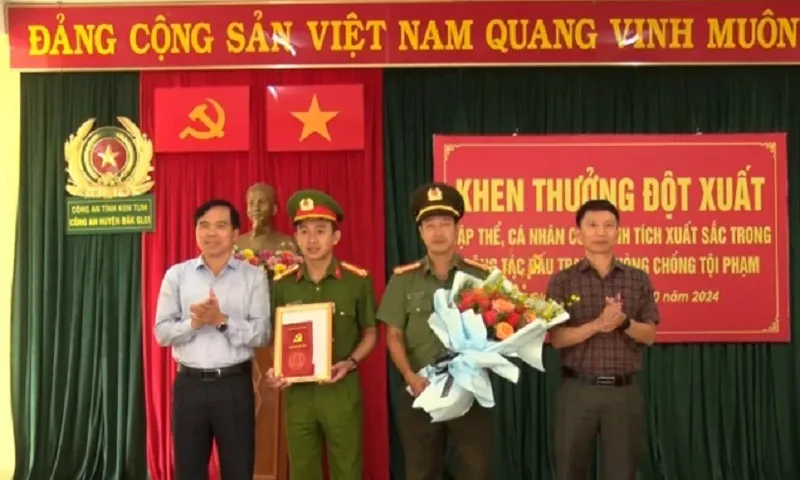 Khen thưởng Công an huyện Đăk Glei vì triệt phá vụ trộm hàng trăm cây sâm Ngọc Linh