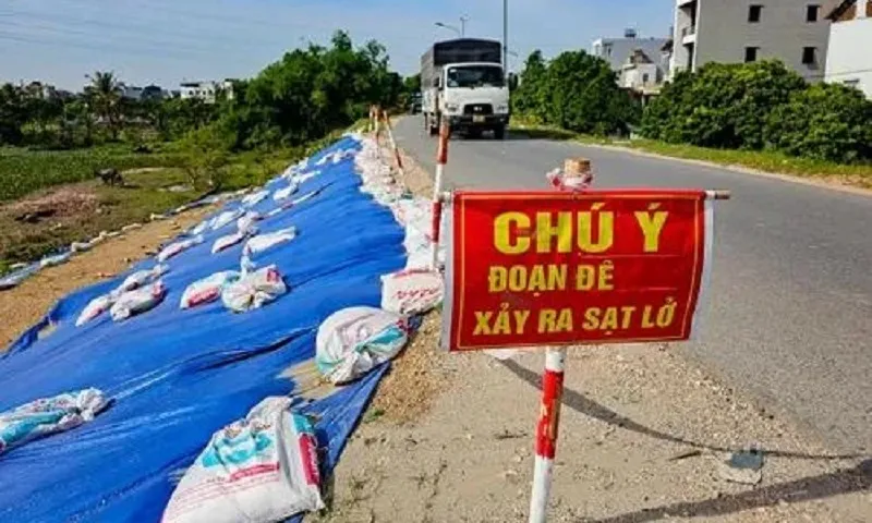 Hà Nội: Đê tả sông Đáy xuất hiện 3 điểm sụt lún