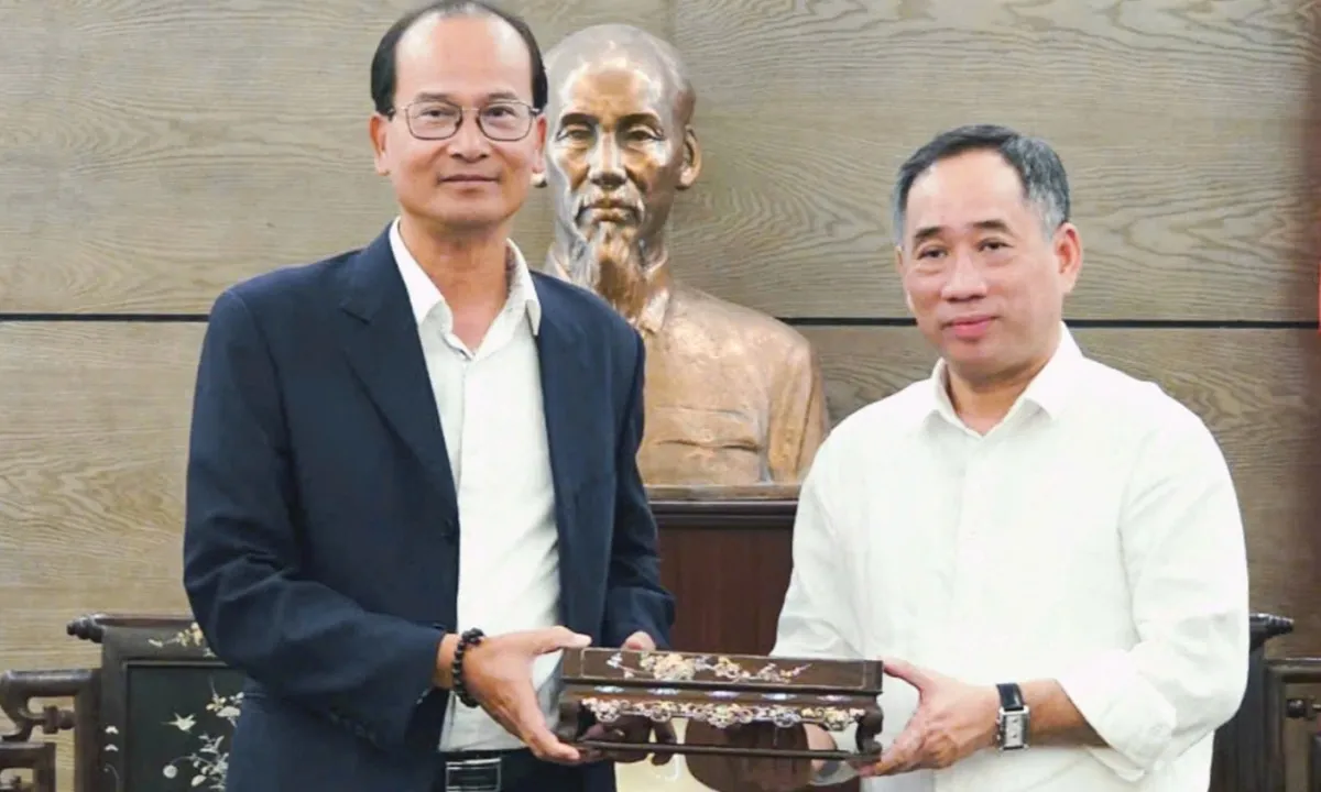 Tiếp nhận ba kỷ vật quý của vua Hàm Nghi