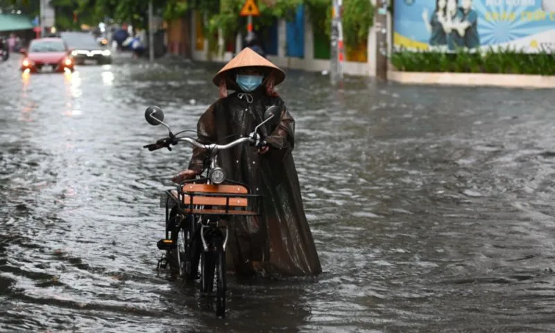 Điểm tin trưa 27/10: TPHCM mưa giông kéo dài nhiều nơi | giá vàng nhẫn gần chạm mốc 89 triệu đồng