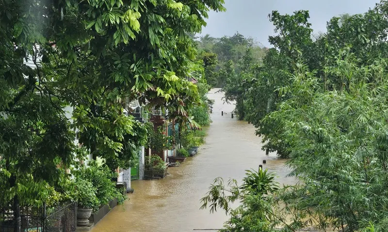 Nước lũ dâng cao gây ngập khu dân cư tại huyện Phú Lộc, tỉnh Thừa Thiên Huế VGP