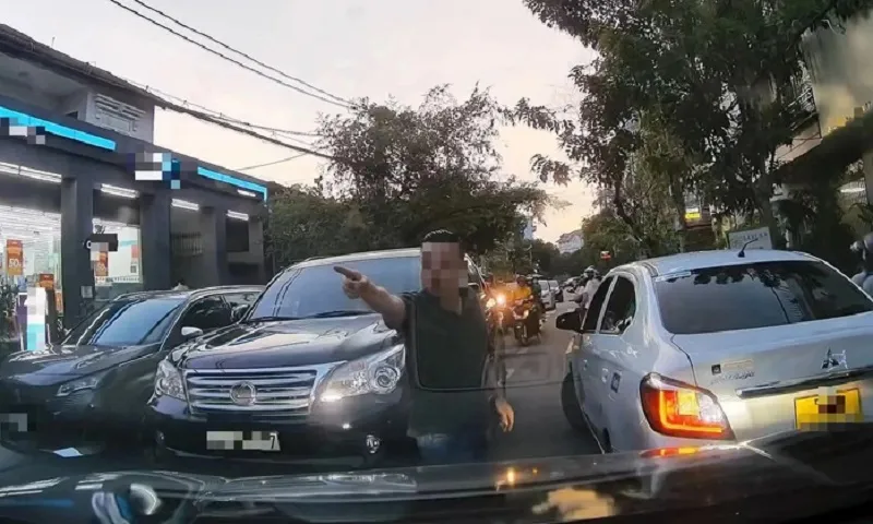 Làm rõ vụ việc tài xế ô tô công nghệ đánh phụ nữ giữa đường