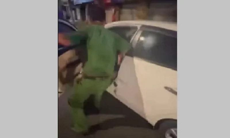 TPHCM: Tài xế ô tô đạp ga bỏ chạy, khiến công an bị thương