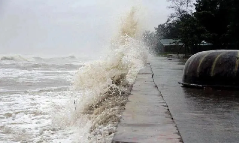 Philippines cảnh báo bão Kong-rey tăng cấp, nguy cơ trở thành siêu bão 