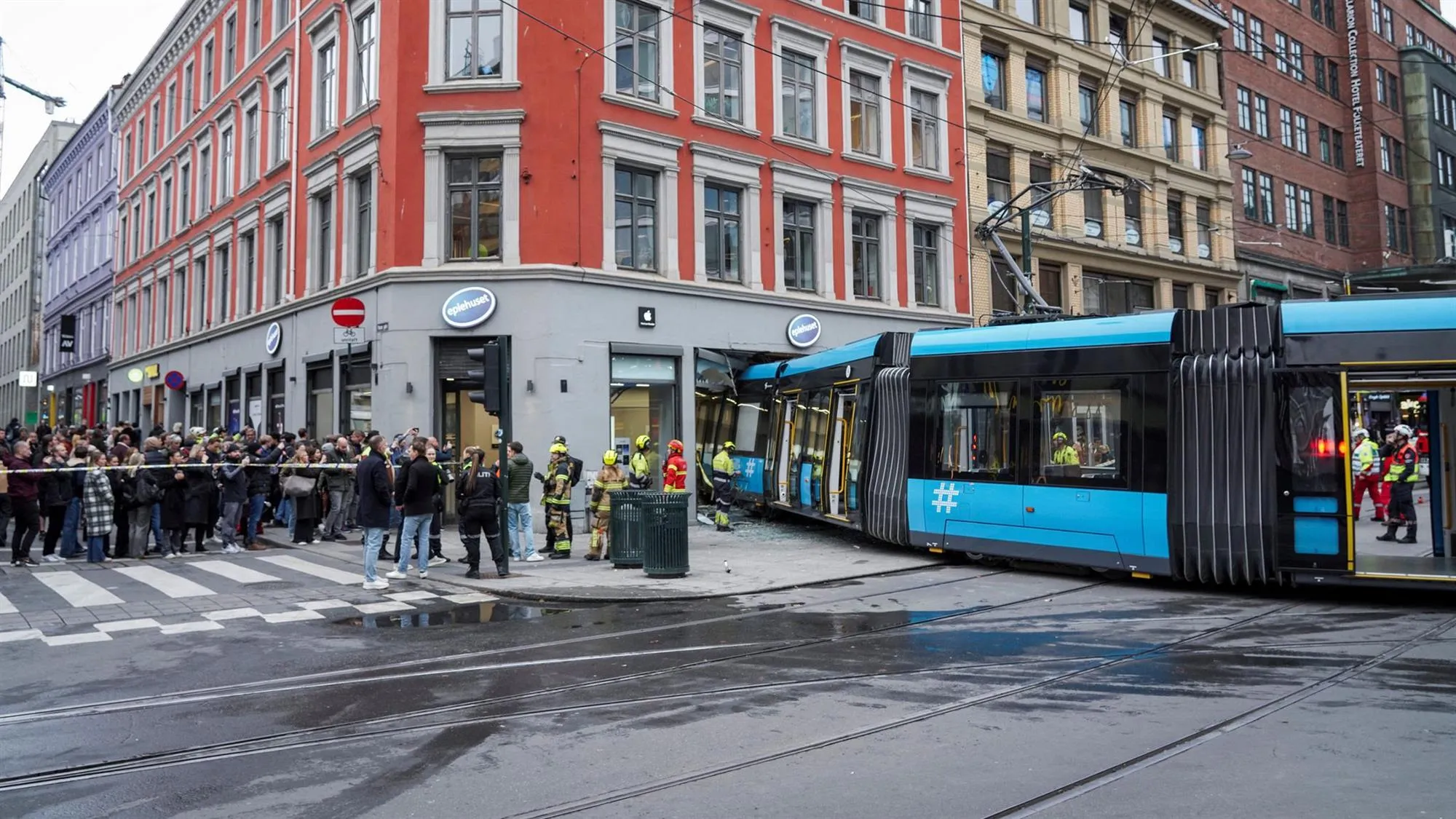 skynews-oslo-norway-tram-crash_6731858_jpg