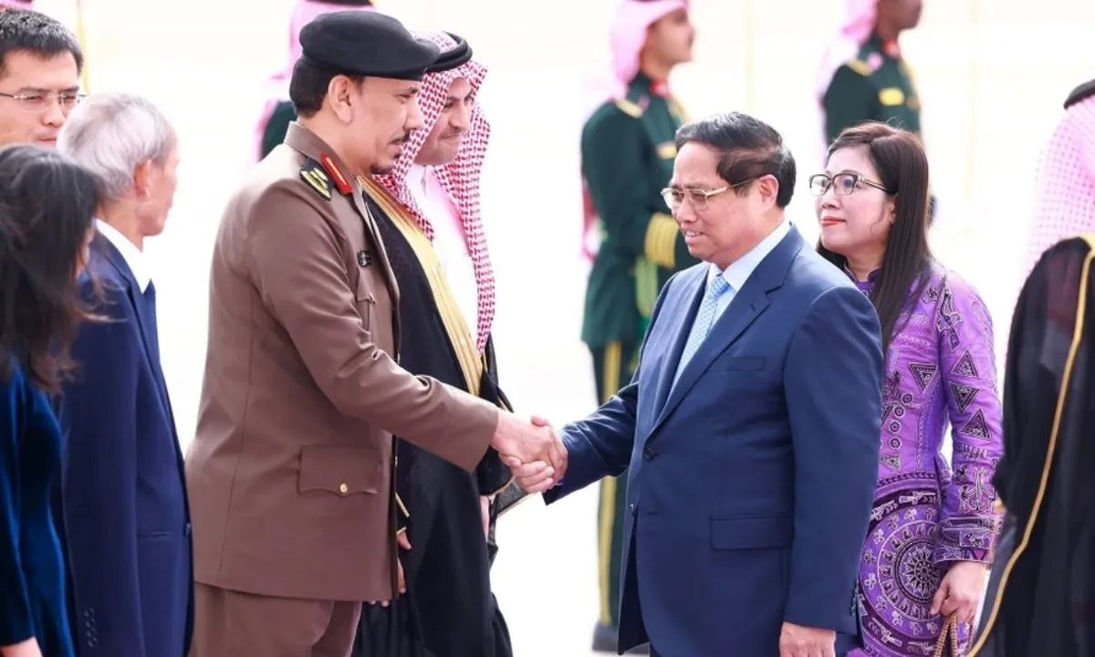 Thủ tướng Phạm Minh Chính bắt đầu thăm Saudi Arabia, dự Hội nghị Sáng kiến đầu tư tương lai