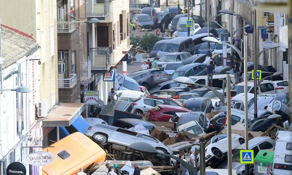 Số người chết do lũ lụt ở Tây Ban Nha tăng lên 95 người, nhiều người vẫn mất tích