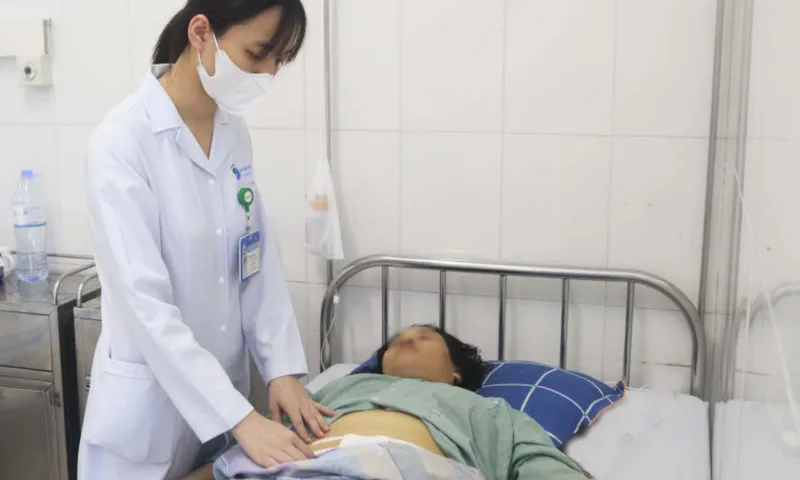 Bệnh nhân mang khối u xơ tử cung lớn như thai 5 tháng