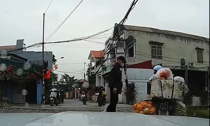 Nguy cơ tai nạn từ đường ngang dân sinh không rào chắn ở Phú Thọ