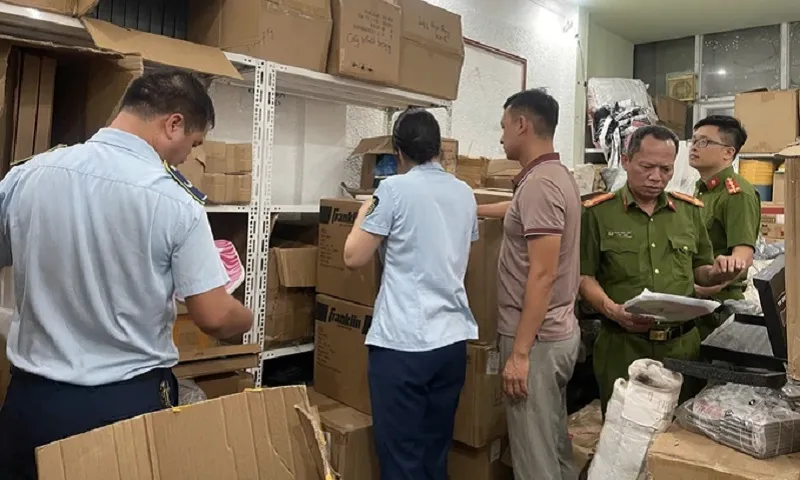 Hạ Long: Tạm giữ hàng ngàn chiếc vợt Pickleball nhập lậu