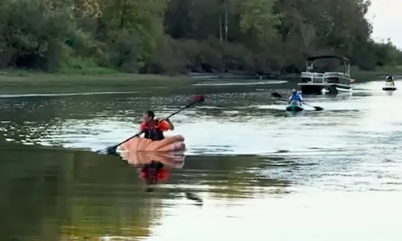 Longest Journey By Pumpkin Boat - Guinness World Records