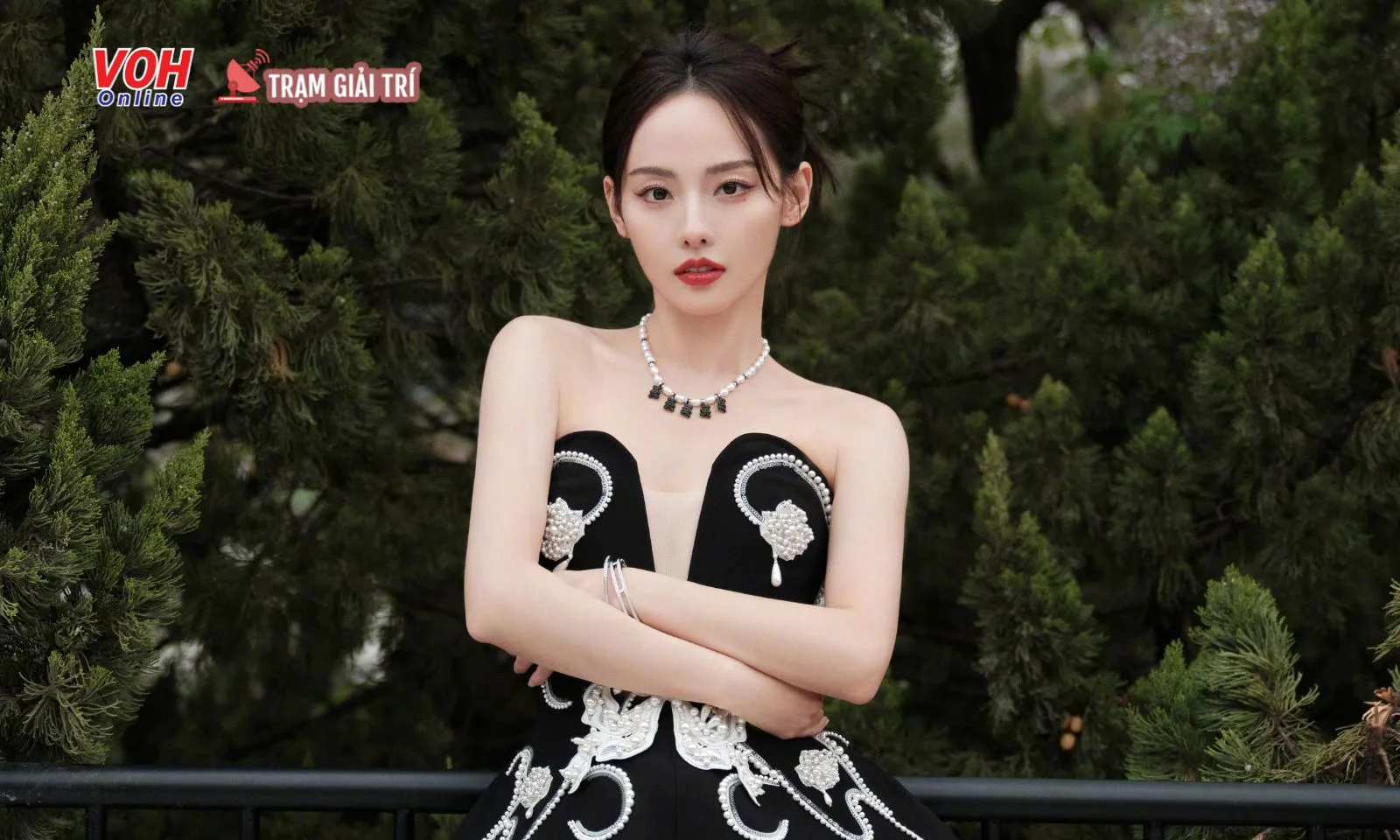 Trương Gia Nghê thoát lệnh cấm sóng sau gần một năm đi coi Lisa múa thoát y