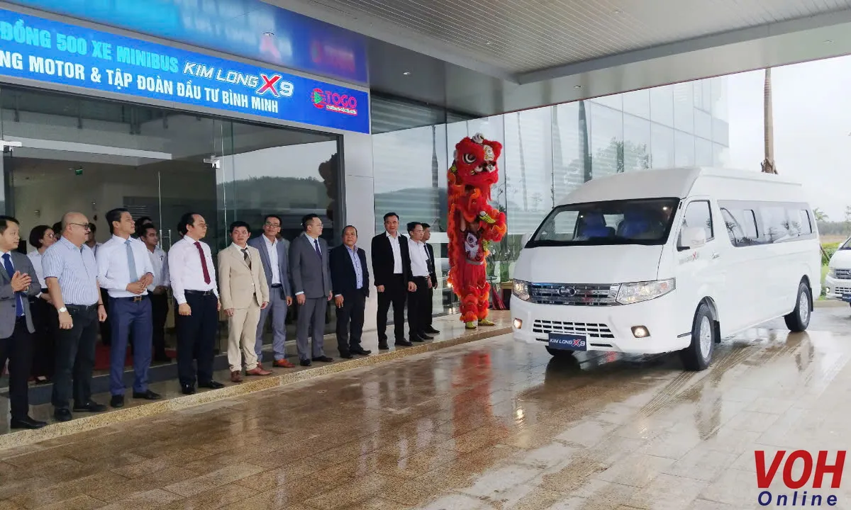 Kim Long motor và Tập đoàn đầu tư Bình Minh ký kết hợp đồng 500 xe mini bus