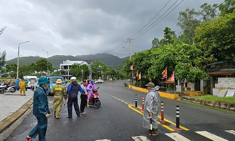 Cấm đường lên bán đảo Sơn Trà đề phòng sạt lở