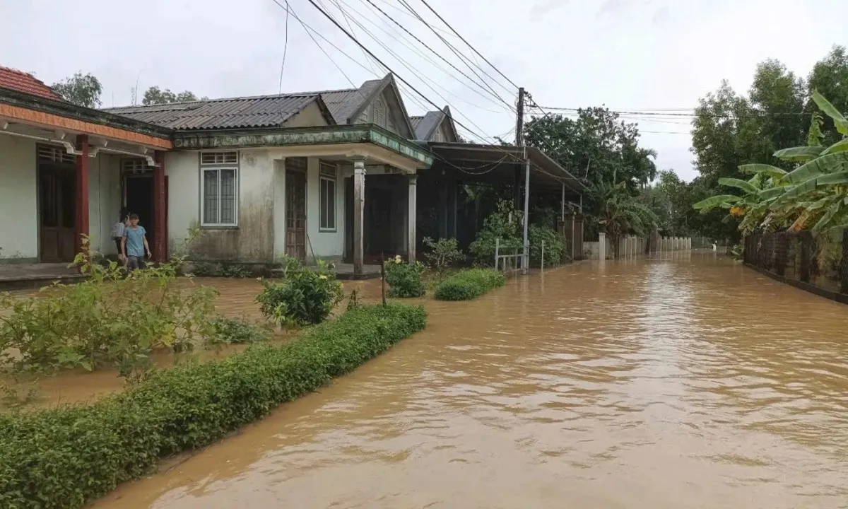 Mưa lớn gây ngập ở Quảng Trị, giao thông bị chia cắt