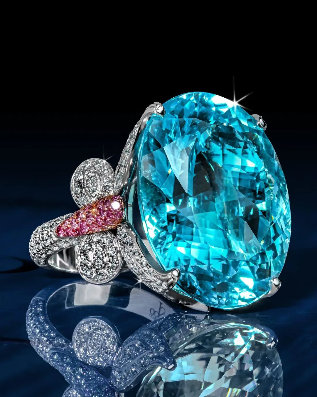 gdragon-mv-power-trang-suc-jacob-co-high-jewelry-paraiba-tourmaline-ring-02