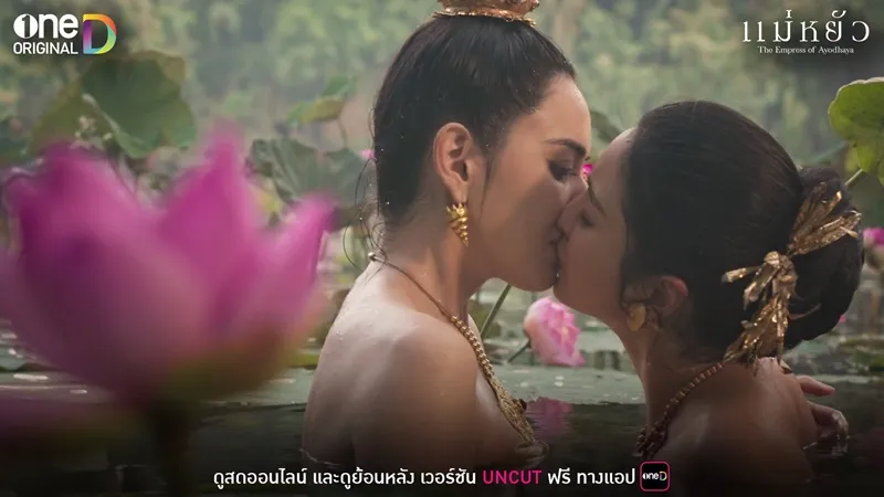 mai-davika-gay-soc-voi-canh-hon-ban-dien-nu-tao-cu-plot-twist-khong-the-ngo005