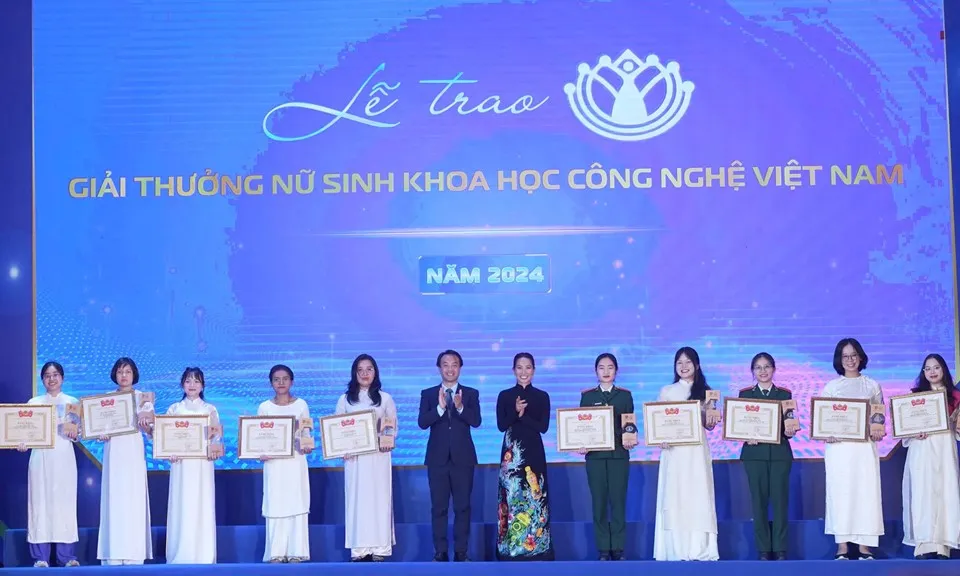 5 nữ sinh trường Đại học Bách khoa được trao giải Nữ sinh Khoa học Công nghệ 2024