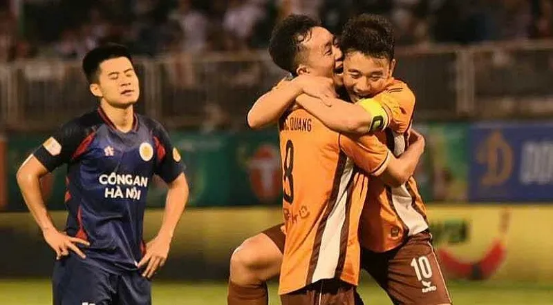 HAGL trở lại ngôi đầu V-League 2024/25 sau chiến thắng trước Công An Hà Nội - Ảnh: internet