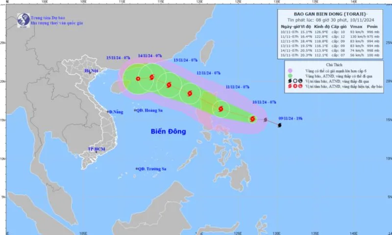 Bão TORAJI giật cấp 11 tiến gần Biển Đông