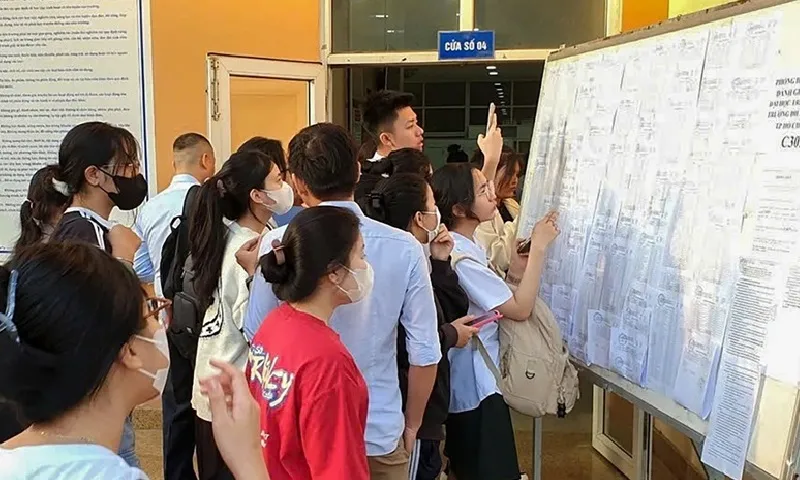 Điểm tin sáng 11/11: Công bố đề minh họa V-SAT 2025 tuyển sinh đại học