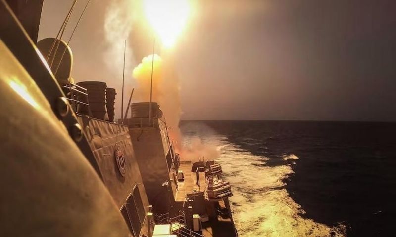 Mỹ không kích kho vũ khí Houthi ở Yemen, xung đột biển Đỏ căng thẳng