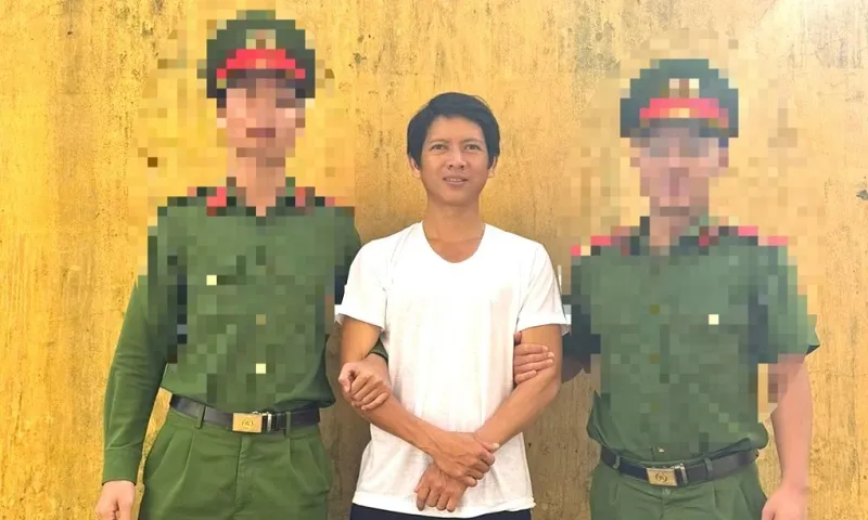 Bị cự tuyệt tình cảm, nam thanh niên mua 5 lít xăng đến công ty bạn gái làm việc đe dọa