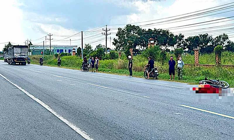 Hiện trường vụ tai nạn khiến 1 người tử vong tại chỗ.