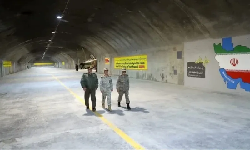 Một căn cứ không quân ngầm đầu tiên tại một địa điểm không được tiết lộ ở Iran - Ảnh REUTERS