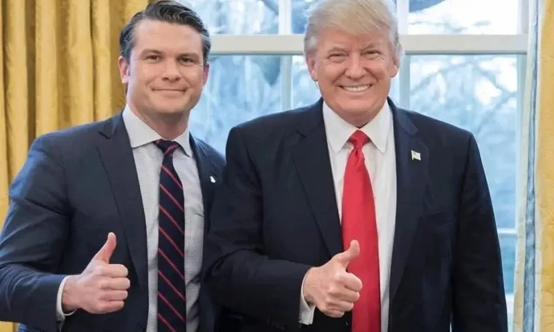 Tổng thống đắc cử Mỹ Donald Trump (phải) và ông Pete Hegseth - Ảnh New York Times