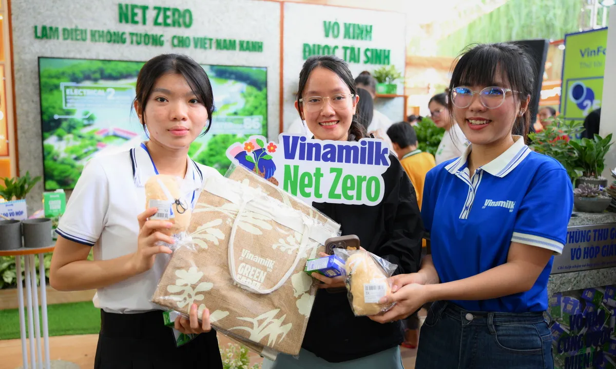 Vinamilk kể về Net Zero và phát triển bền vững đầy thú vị tại ngày hội Việt Nam xanh