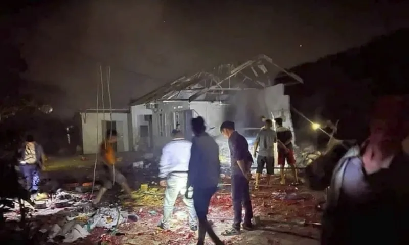 Nổ lớn ở Bắc Giang: Mái nhà bị thổi bay, 1 người tử vong