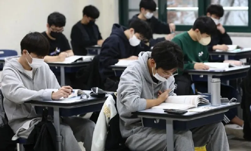 Kỷ lục thí sinh Hàn Quốc thi lại đại học: Cuộc đua vào ngành y nóng hơn bao giờ hết