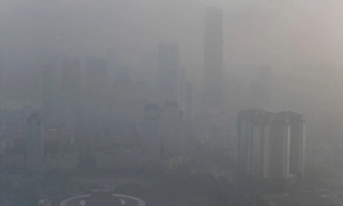 Trời Hà Nội mờ đục vì ô nhiễm