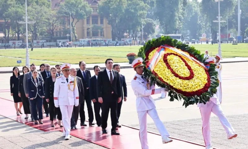 Chủ tịch Quốc hội Armenia viếng Lăng Chủ tịch Hồ Chí Minh và thăm Văn Miếu