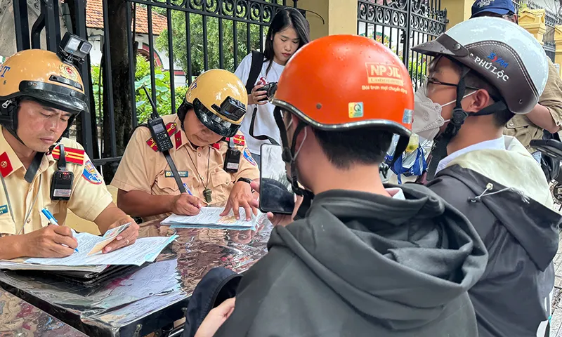 TPHCM: 6.600 học sinh, phụ huynh vi phạm giao thông trong tháng cao điểm