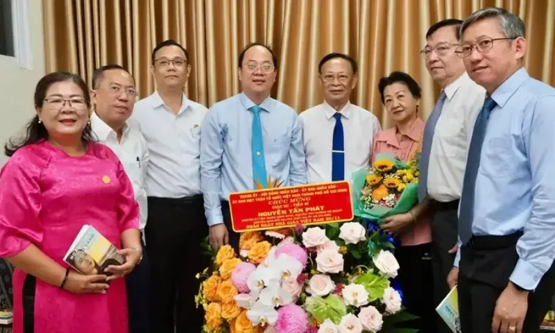 Lãnh đạo TPHCM tri ân các nhà giáo tiêu biểu nhân dịp 20/11