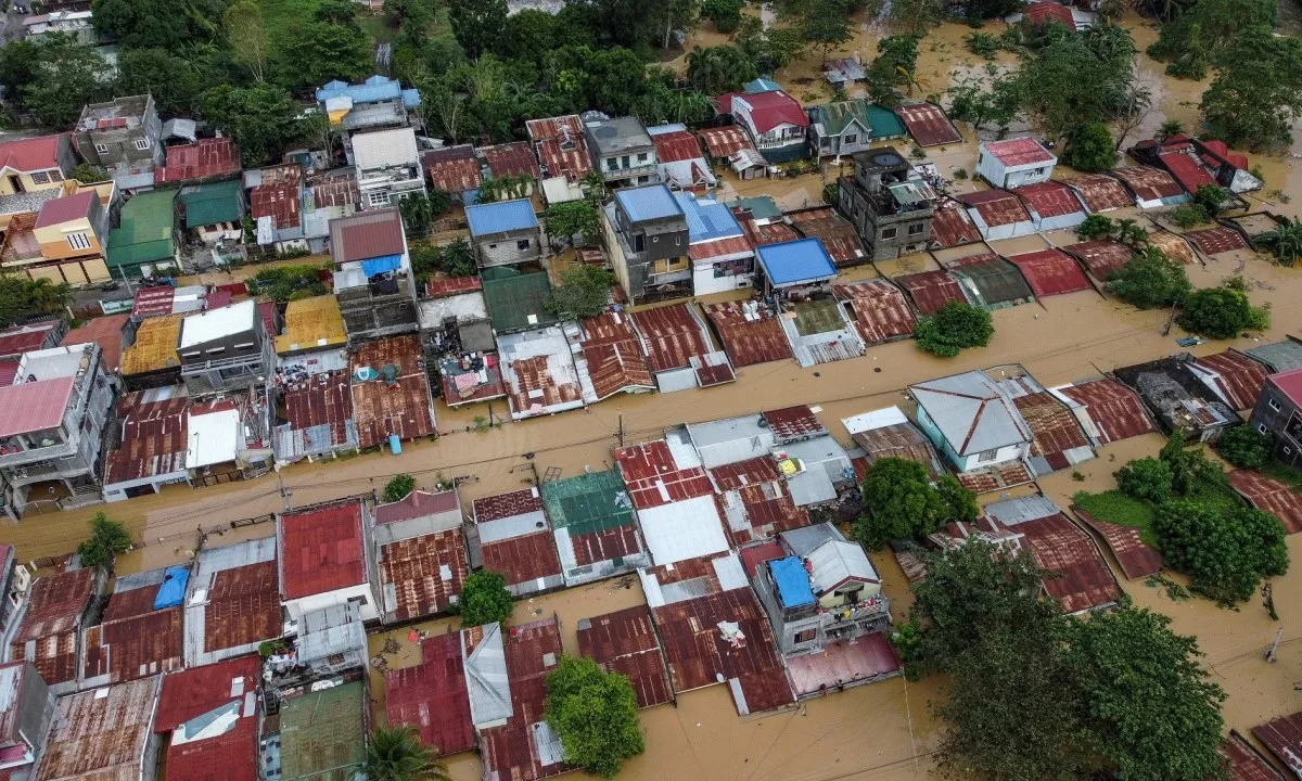 Lũ lụt tại Philippines: Bão liên tiếp khiến sông vỡ bờ, nhấn chìm hàng ngàn ngôi nhà