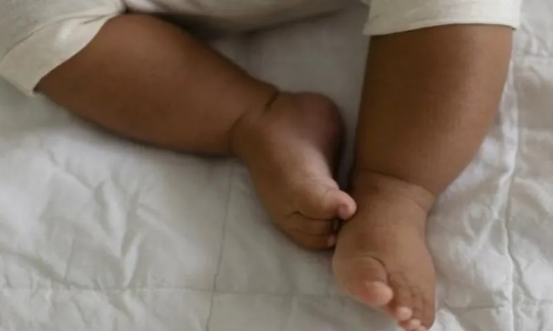 Hôn nhân trên bờ vực tan vỡ chỉ vì màu da của con mới sinh
