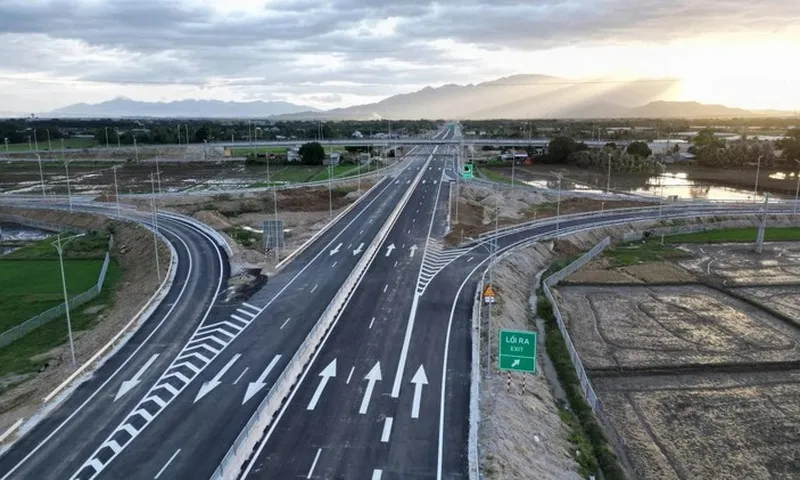 Bộ GTVT chỉ đạo tăng cường an toàn giao thông tại điểm giao cao tốc Cam Lâm - Vĩnh Hảo