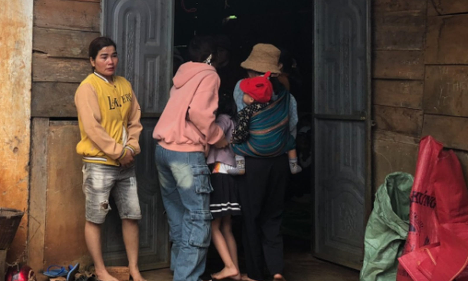 Tự làm thịt cóc để ăn, một em nhỏ 11 tuổi tử vong