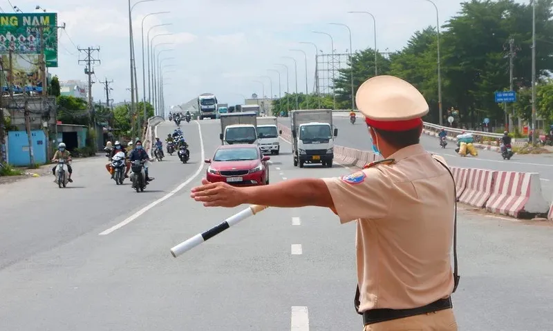 Quy định mới về chỉ huy, điều khiển giao thông của CSGT chính thức có hiệu lực từ năm 2025