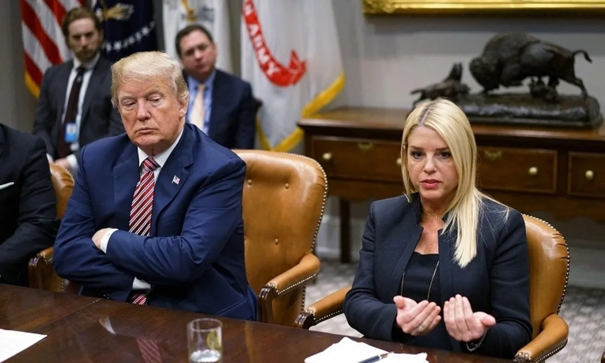 Donald Trump chỉ định bà Pam Bondi thay thế ứng cử viên Bộ trưởng Tư pháp