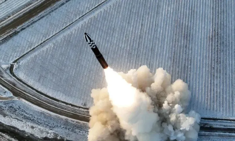 Kim Jong Un cam kết hiện đại hóa quân sự và phát triển vũ khí tối tân
