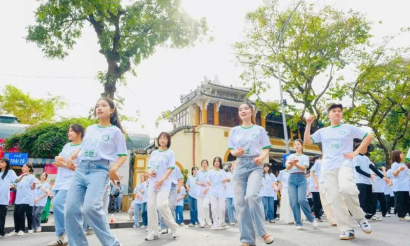 Điểm tin sáng 24/11: Hàng ngàn bạn trẻ ‘Nhảy vì sự tử tế’ | Tuy Hòa xóa lối đi tự mở qua đường sắt